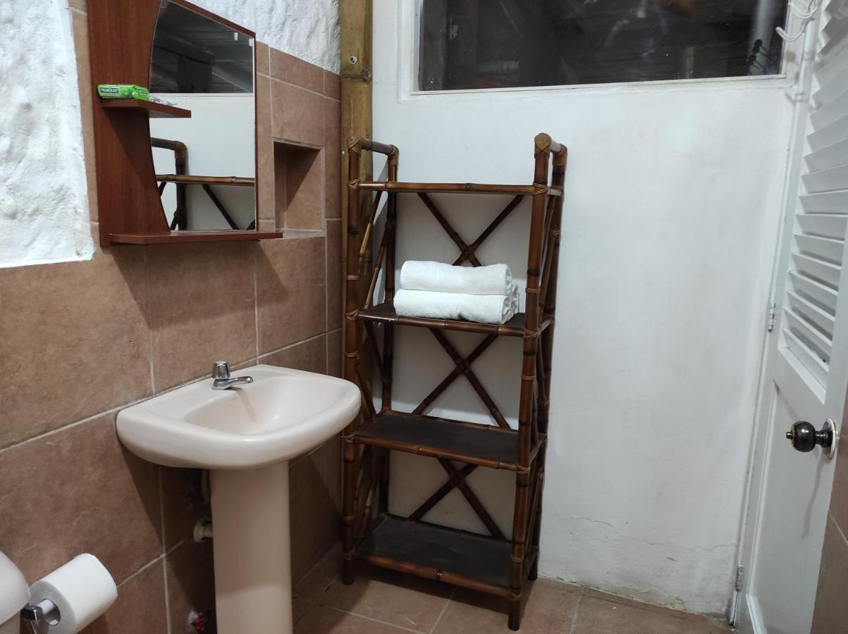 Caramba Hospedaje Hotel Tonsupa Kültér fotó